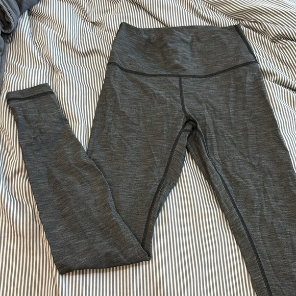Lululemon gray high rise leggings size 6 excellent condition never worn - Picture 2 of 4